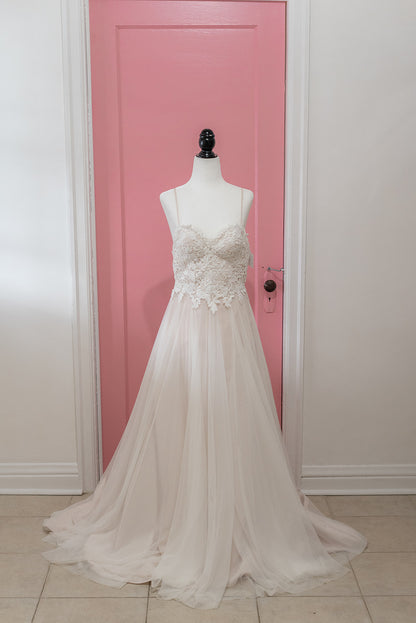 Sweetheart Lace Bodice Mikaella (Size 4) - NKIN