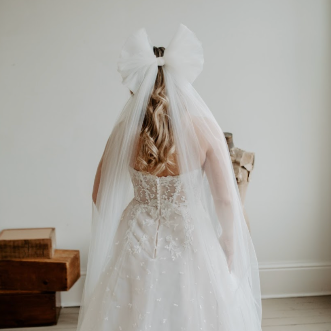 Oversized Bow Veil