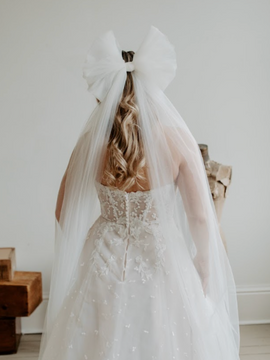 Oversized Bow Veil