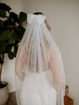 Soft Beaded Pearl Bow Veil