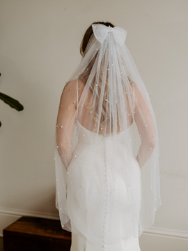 Soft Beaded Pearl Bow Veil