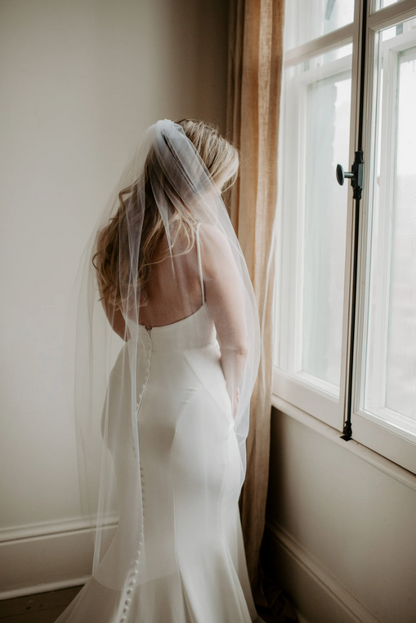 Knee Length Raw Edge Veil
