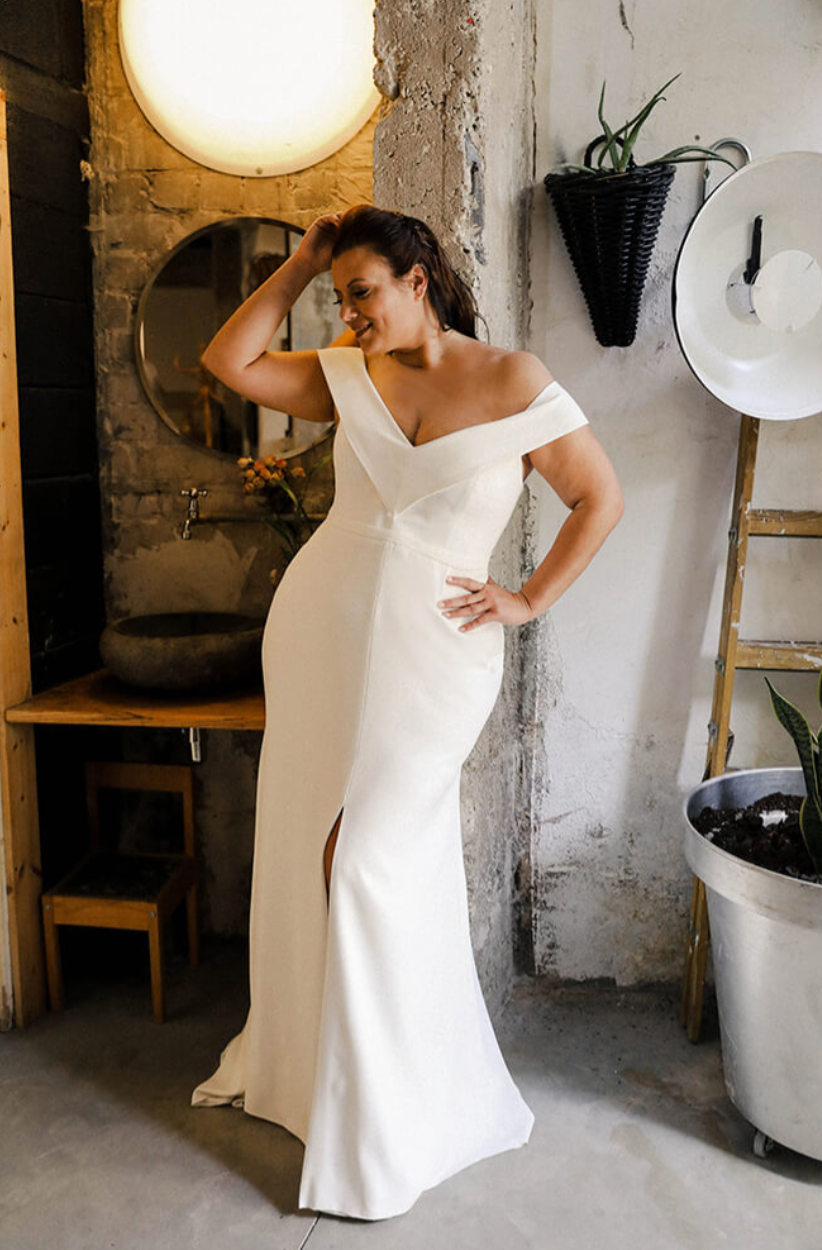 Model wearing curvy Francis by Studio Levana 