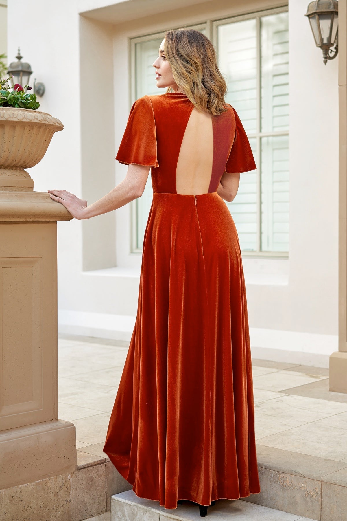 Full back view of Jasmine B233071