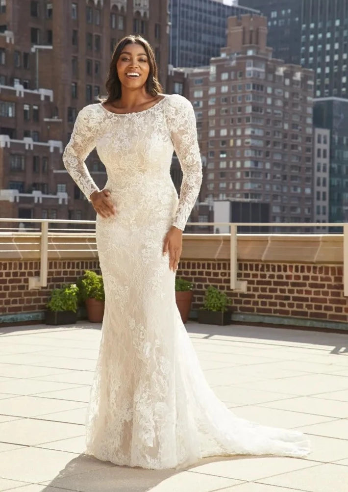 Full body front view of panjin by pronovias